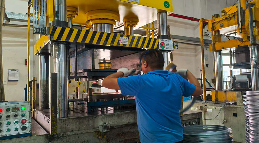 金環(huán)電器的滾筒干衣機如何適應游艇、輪船等特殊海洋環(huán)境，確保高安全性和穩(wěn)定性？